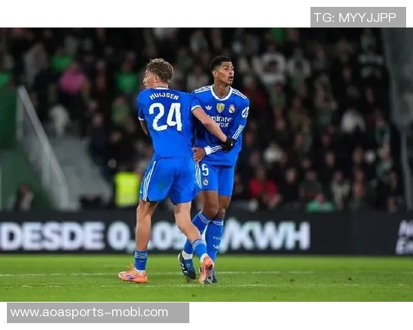 前皇马中卫盛赞赫伊森双脚技术出色防守预判精准球商极高