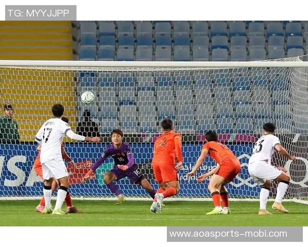 蒯纪闻与杨希合影庆祝新队友加入重温老友情谊